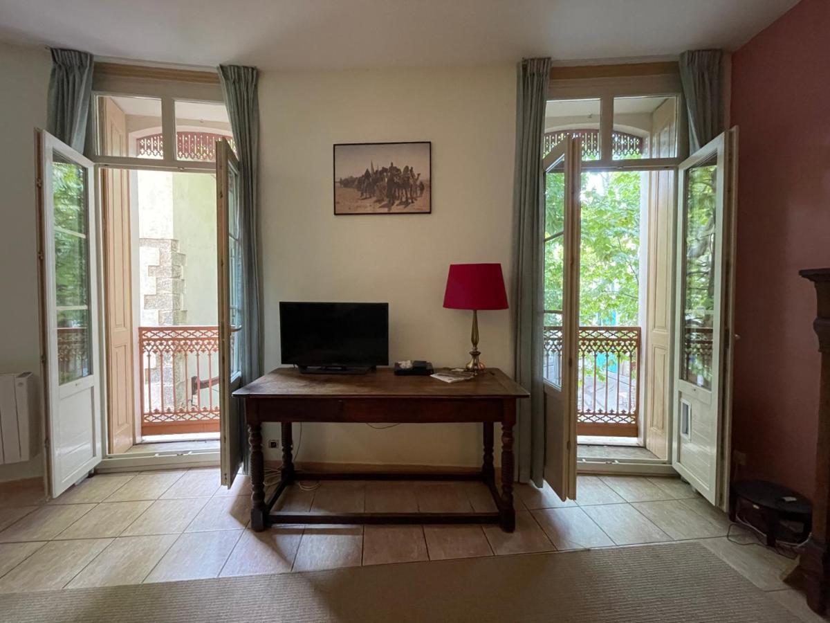One Bedroom Apartment Place De L'Eglise, Ceret Bagian luar foto