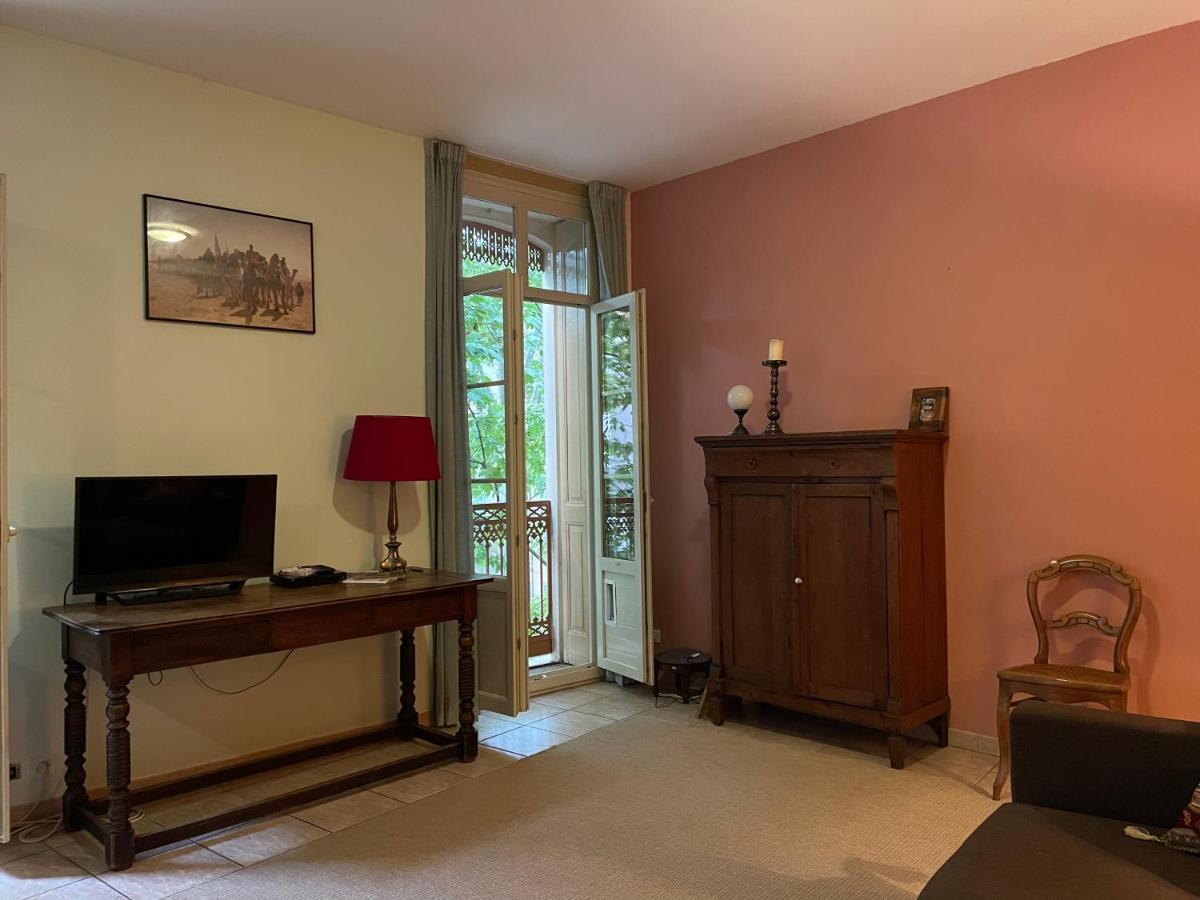 One Bedroom Apartment Place De L'Eglise, Ceret Bagian luar foto